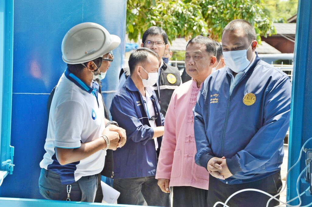 รองเลขานายกรัฐมนตรีฝ่ายการเมือง ตรวจติดตามความก้าวหน้าการดำเนินการโครงการจัดหาระบบประปาแบบป๊อกแท็งค์ขนาดกลาง บ้านดงก๋ำ ม.7 ต.ทุ่งสะโตก